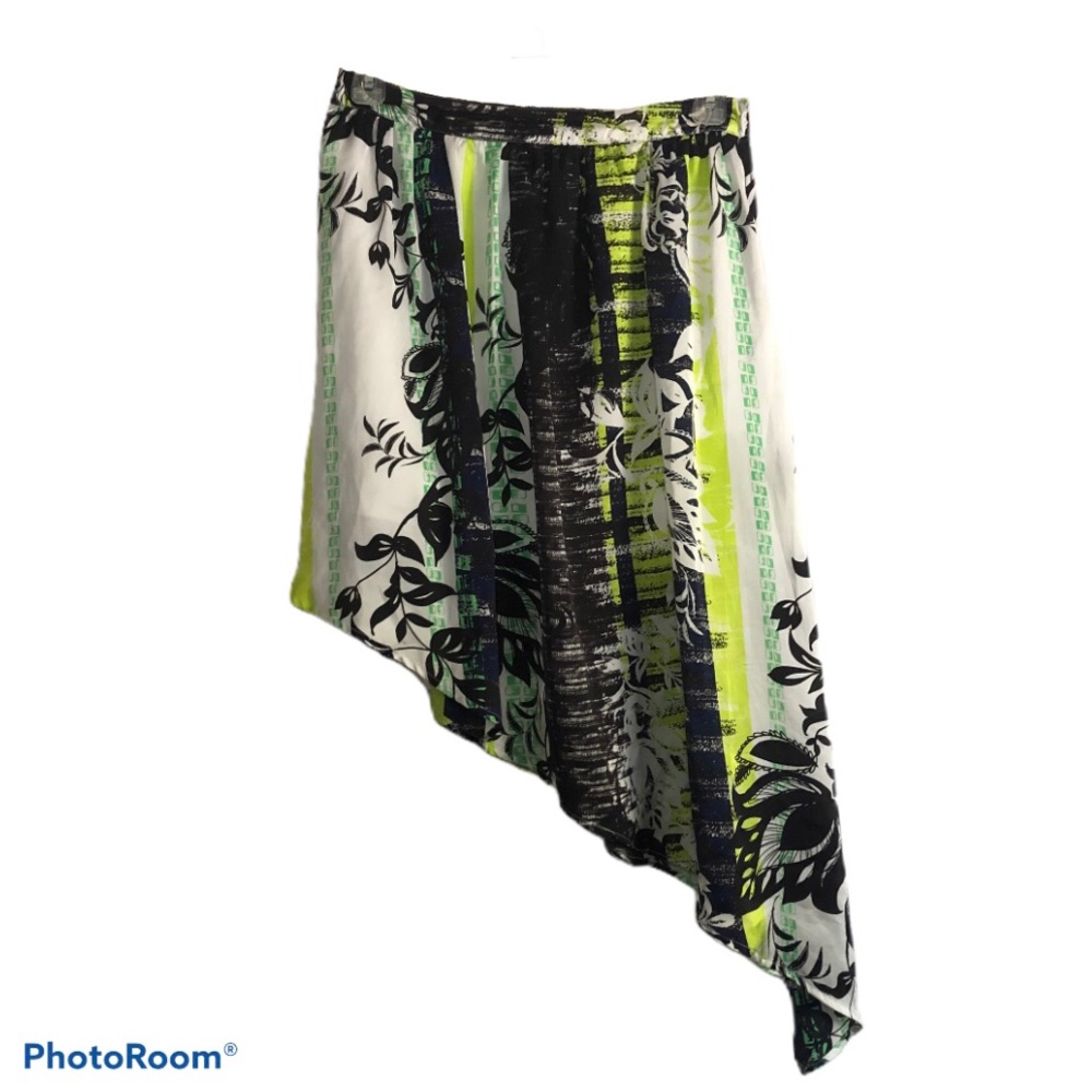 2b Bebe Flowy Asymmetrical Leaf Pattern Skirt - image 2